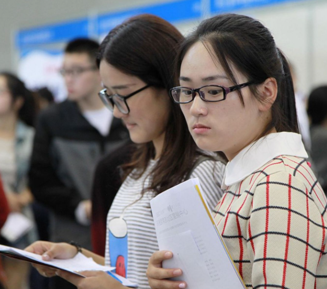 强化实践才能教育的实践性要求既要具有扎实的专业知识